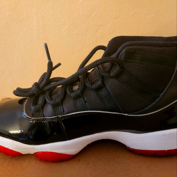 Jordan 11 Retro Playoffs Bred (2019) 378037-061 Size 9.5 - Picture 6 of 15